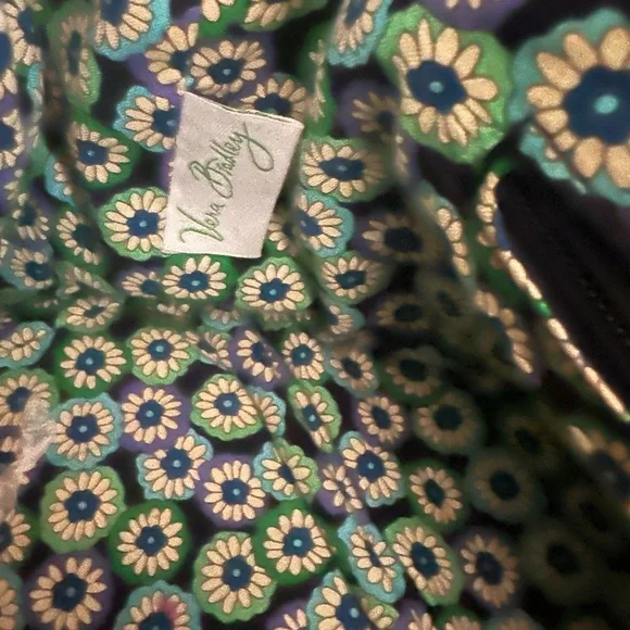 VERA BRADLEY BAG. - Picture 4 of 10